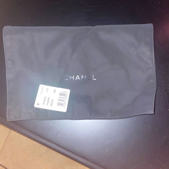 Classic red and gold Chanel wallet on chain - Picture 2 of 10